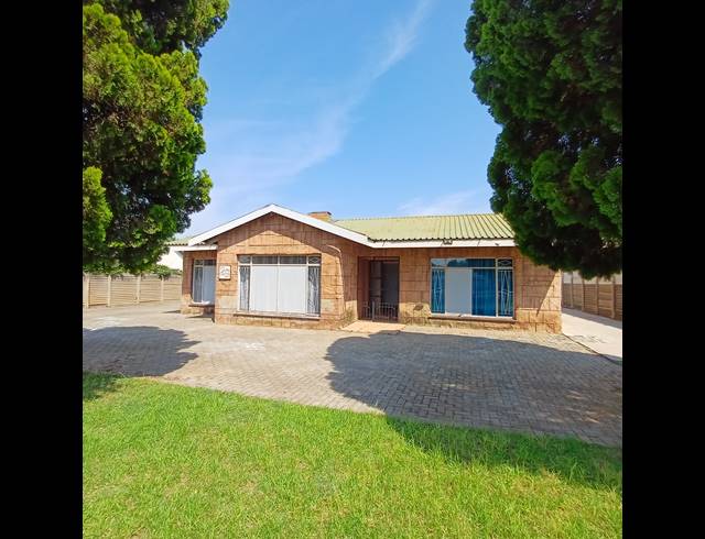 3 BEDROOM HOUSE FOR SALE IN THREE RIVERS